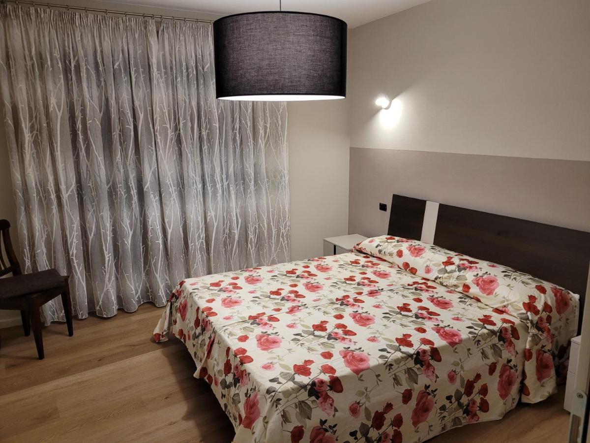 Casa Vacanze Paola Romeno ภายนอก รูปภาพ