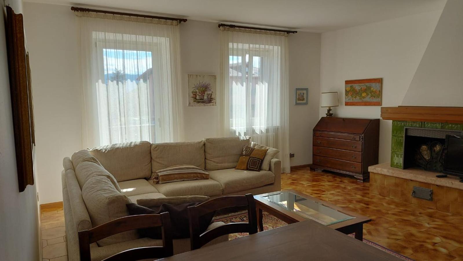 Casa Vacanze Paola Romeno ภายนอก รูปภาพ